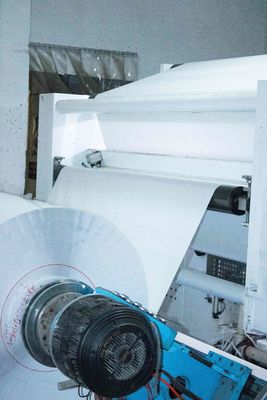 良い値段 移動性粘着剤 PE型 コーティング紙 普通の粘着性のある白紙の紙巻 オンライン